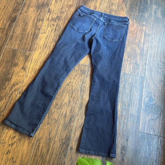Banana Republic Slim Boot Cut jeans size 8 dark wash (G16) - Picture 7 of 7